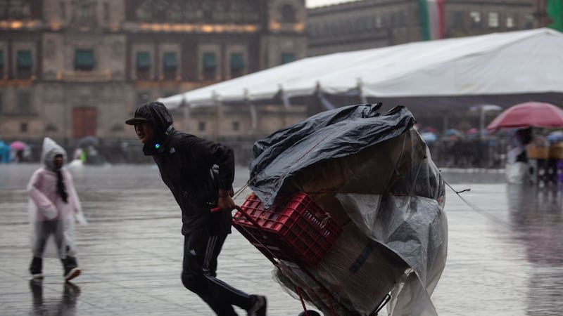 Fuerte lluvia ‘empapa’ a la CDMX hoy 30 de marzo