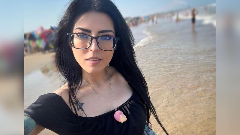 ¿Quién es Eva de Metal, la influencer que denunció violencia de su pareja?