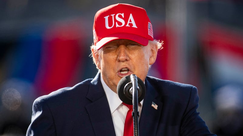 Trump quiere ampliar su colección de títeres