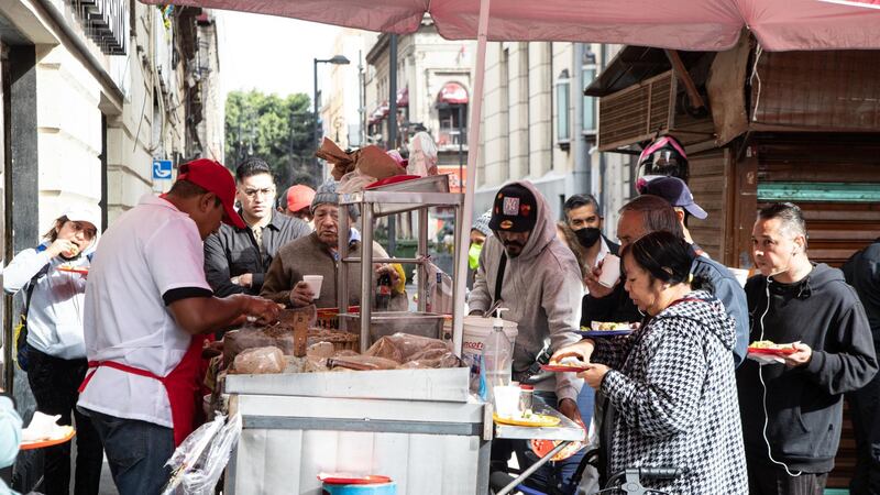 Ánimo de mexicanos por economía personal se ‘levanta’: 37% la ve buena, según Encuesta EF