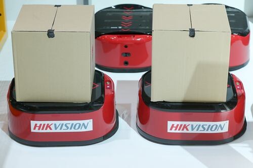 EU analiza agregar a cinco compañías chinas de videovigilancia a su 'lista negra': fuentes