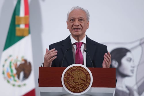 Víctor Rodríguez le pasa la bolita a sus jefas