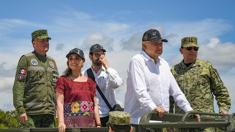 AMLO ‘corta listón’ de aeropuerto de Tulum; primer vuelo llega con una hora de retraso
