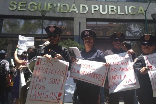 Protestan frente a Seguridad y Procuraduría capitalina por policías señalados de violación