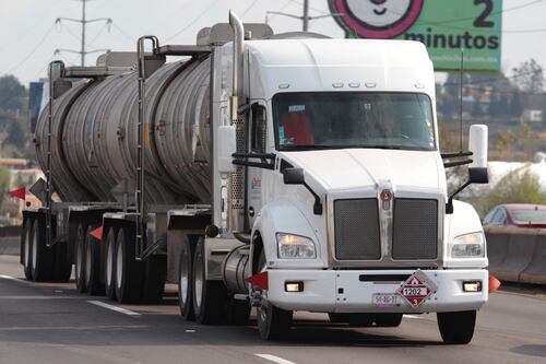 ¿Pipas de AMLO se pagarán con ahorros del plan contra ‘huachicoleo’?