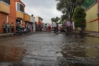 Alcaldesa de Iztapalapa justifica fugas de agua; afirma que la alcaldía recibe más agua