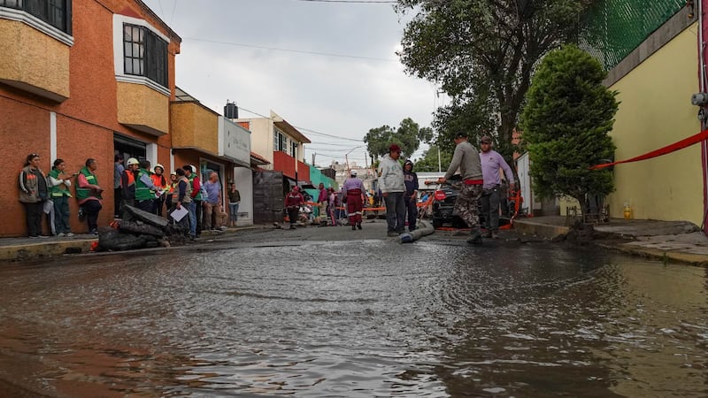 Alcaldesa de Iztapalapa justifica fugas de agua; afirma que la alcaldía recibe más agua