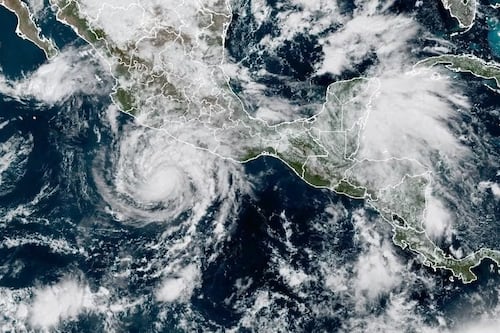 ‘Trudy’ se debilita a tormenta tropical y se aleja de México: ¿En qué estados provocará lluvias HOY?