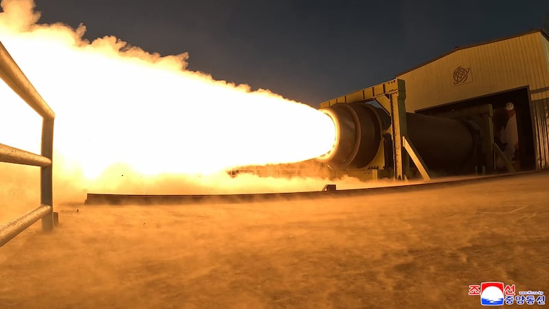 ¿Con la mira en EU? Corea del Norte prueba un motor de misil capaz de alcanzar a América