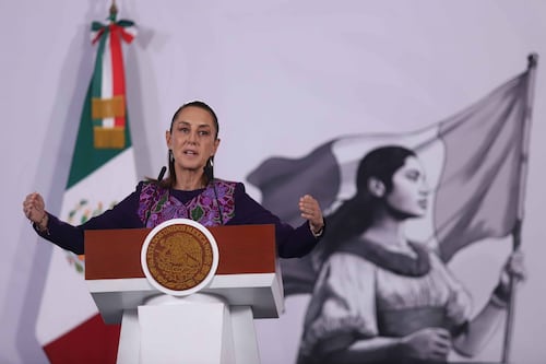 Sheinbaum da ultimátum: Pide renuncia de funcionarios que aspiren a candidaturas rumbo a 2027