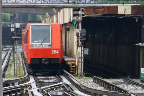 Por una hora, cierran seis estaciones de la Línea 8 del Metro