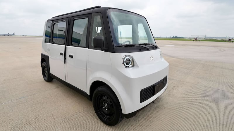 Olinia aún no está a la venta y ya quieren ‘tunearlo’: Expertos piden cambios en auto eléctrico mexicano