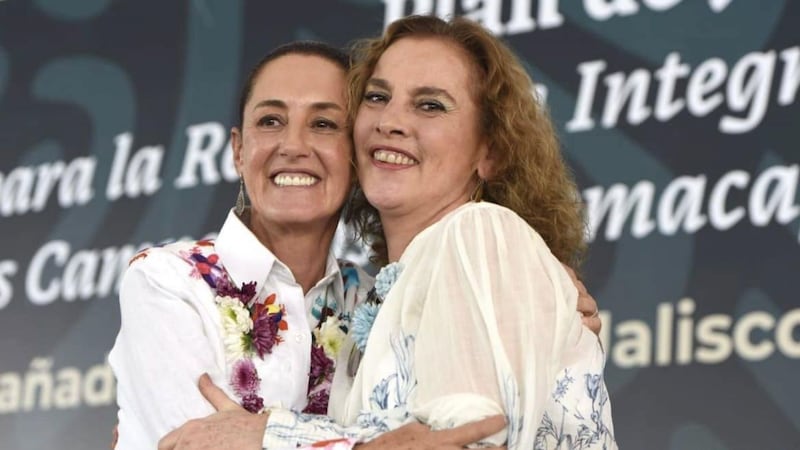 Sheinbaum admite que se reunió con Beatriz Gutiérrez, esposa de AMLO: ‘Hablamos de nosotras’