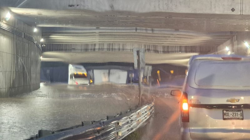 Fuertes lluvias inundan acceso del AIFA: ¿Qué vías alternas puedes tomar?