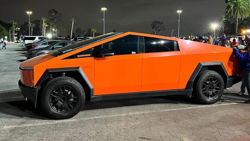 Samuel García promete rifar su Cybertruck si Máynez le gana a Xóchitl: ¿Cuántos millones cuesta?