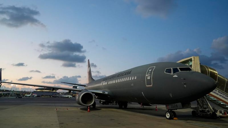 Primer avión del Ejército llega a Tel Aviv; mil mexicanos buscan salir de Israel