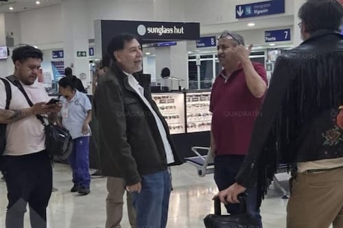¿Noroña tambaleándose y sin poder hablar? Así lo captaron en el aeropuerto de Oaxaca