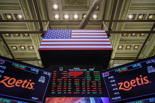Wall Street cierra ‘con el vaso medio lleno y medio vacío’: Dow Jones salva el día