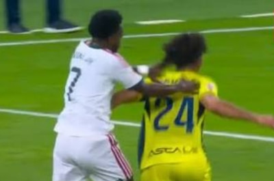 Vinicius Jr. fue expulsado luego de que el árbitro consideró que jaló el cabello de Nathan Saliba. (Foto: Captura)