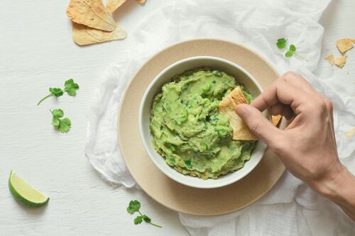 Salsa sin inflación: Este es el secreto de los taqueros para hacer guacamole ‘barato’