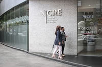 CRE tiene rezagadas 940 solicitudes de permisos para estaciones de servicio