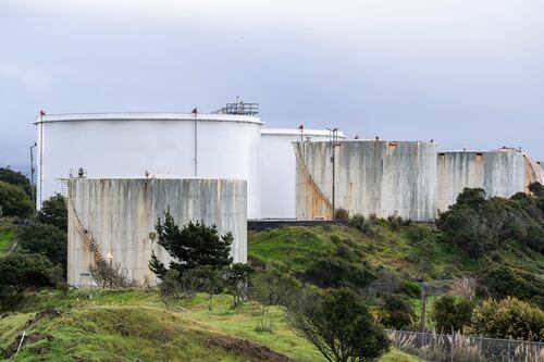 Petróleo Brent cierra por encima de los 100 dólares por primera vez desde agosto de 2022