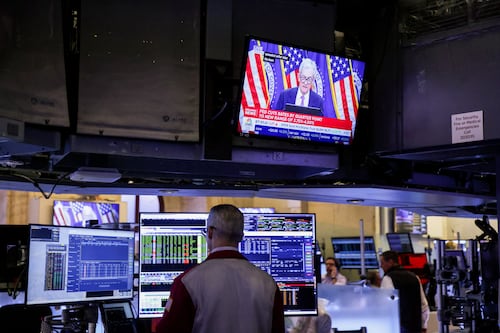 Inquietud por ajustes de la Fed y tecnológicas ‘tiran’ a bolsas