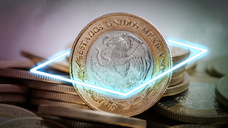 Peso retrocede ante el dólar en día de la Fed: ¿Cómo amanece el tipo de cambio?