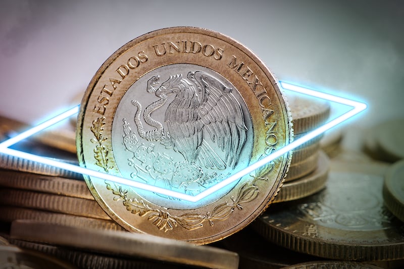 Peso retrocede ante el dólar en día de la Fed: ¿Cómo amanece el tipo de cambio?