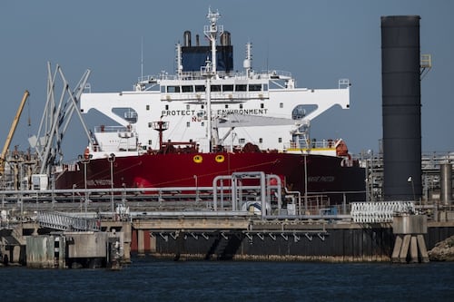 Venezuela ‘abre la llave’ a petrolera de EU y España: Daría a Chevron y Repsol tierras ‘ricas’ en crudo