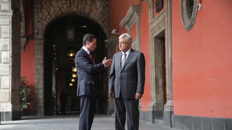 AMLO y Peña Nieto, ¿lucha de poderes o mensajes cifrados?