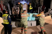 México envía el tercer vuelo logístico de ayuda humanitaria hacia Colombia