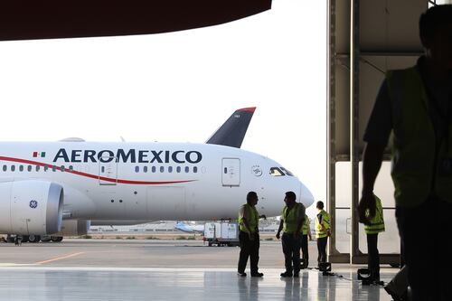 Aeroméxico, con vuelo complicado