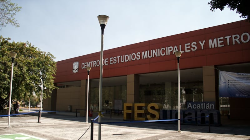 FES Acatlán suspende clases por caída de árboles tras fuertes lluvias