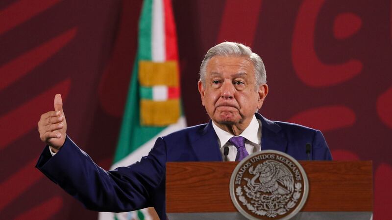 ‘Pueden sacar lo que quieran’, dice AMLO por publicación de ‘El rey del cash’