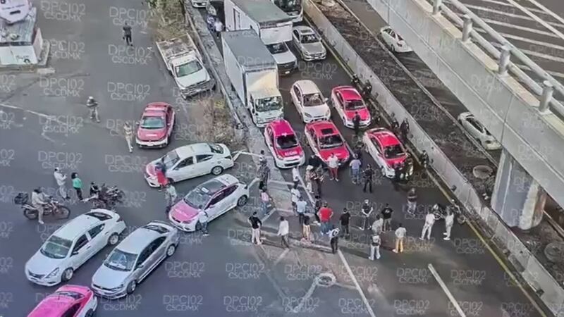 Taxistas protestan en Tlalpan: Detienen a conductor que arrolló a policías