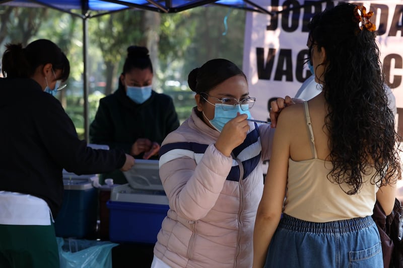 ‘Cigarra’: ¿Qué sabemos de la nueva variante de COVID que tiene hasta 70 mutaciones?