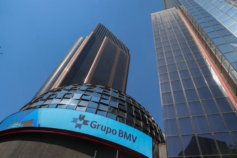 BMV ‘resbala’ en la apertura de mercados, mientras Wall Street descansa por el Día de los Presidentes