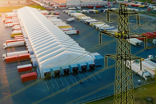 Parques y naves industriales demandarán más electricidad durante 2027