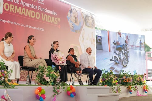 Evelyn Salgado y la presidenta del DIF Guerrero, Liz Salgado, entregan más de 486 aparatos para impulsar autonomía de personas con discapacidad en Guerrero