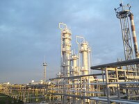 Precios del petróleo están bien apoyados, pero la ganancia está en las empresas del sector: eToro