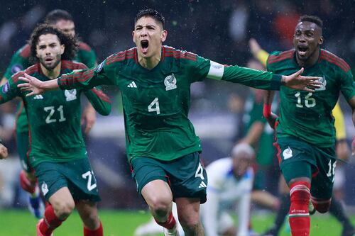 Prensa hondureña señala que hubo ‘robo’ en el partido vs. México y acusa a árbitro de cómplice