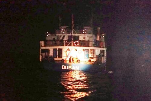 Se hunde buque en mar de Huatulco y rescatan a 12 personas de la tripulación