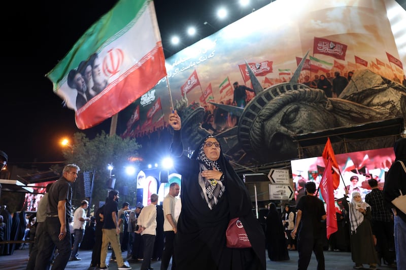 EU ‘madruga’ a Irán: Reportan ataques en la isla petrolera de Larak
