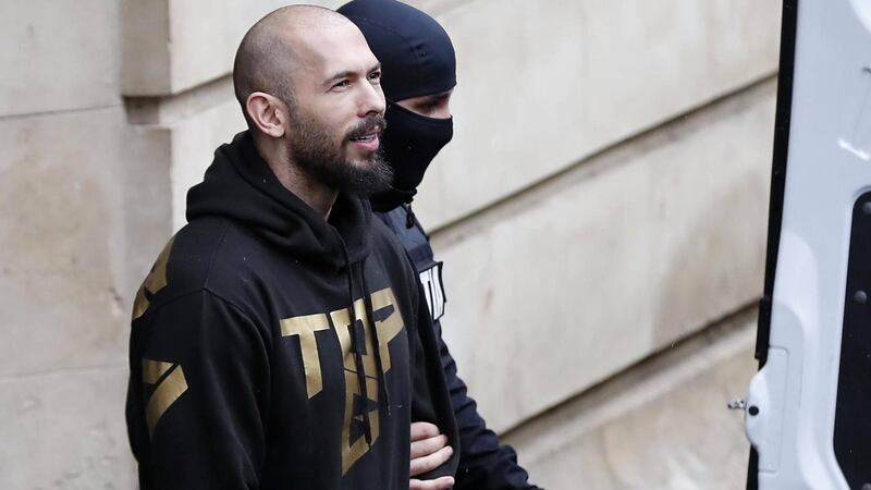 (PERFIL) Él es Andrew Tate, el polémico influencer y ex Big Brother detenido por cargos de agresión sexual