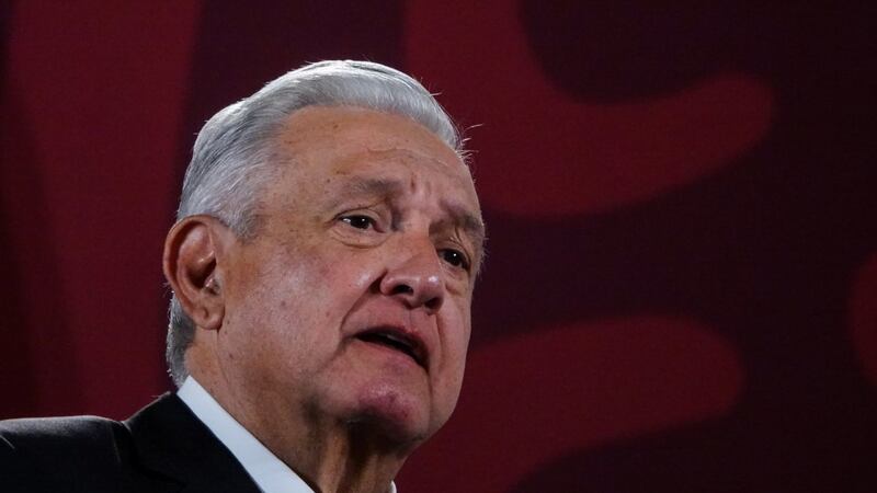 ‘Esto es un escándalo’: Analistas critican filtración de AMLO de tasa del Banxico