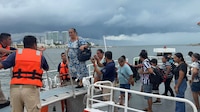 Huracán ‘Simón’ activa la alerta máxima en Jalisco y obliga a cerrar el aeropuerto de Puerto Vallarta