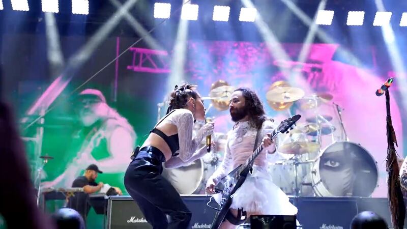 Danna Paola y Moderatto se presentan de sorpresa en Pa’l Norte con homenaje a RBD