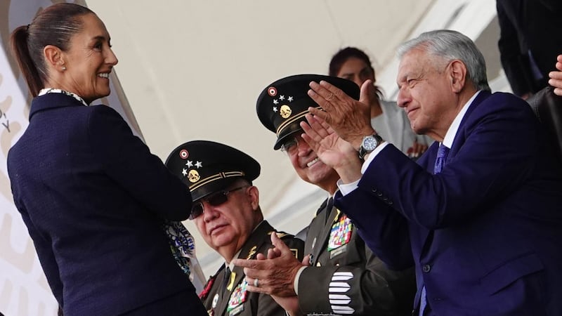 Sheinbaum debe afianzar su liderazgo: ‘AMLO se va, pero el obradorismo no’, dicen analistas