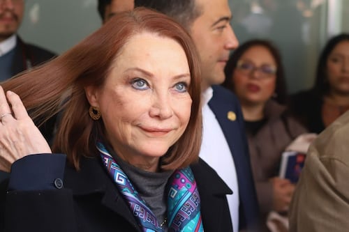 Antes ‘muertas que sencillas’: Laura Itzel Castillo justifica salón de belleza en el Senado